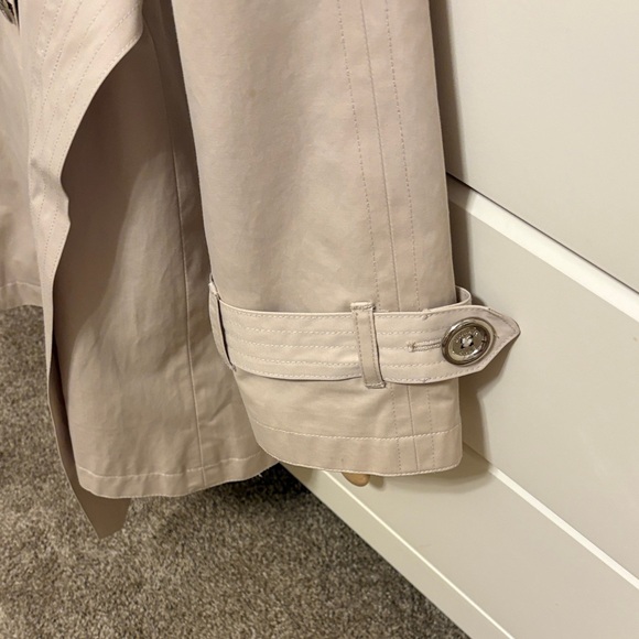 Misses MICHAEL Michael Kors Classic Tan Trench Coat, size Small, NWOT - Picture 3 of 5